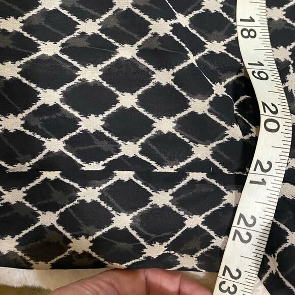 Chico’s SZ 8 Semi Sheer Black Chiffon Animal Print Blouse Open Split Back - Picture 10 of 13